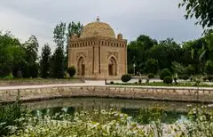 Ismoil Somoniy maqbarasi