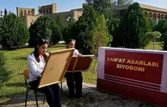 Выставка "Художники и народное прикладное искусство" на "Аллее произведений искусства" на территории "Саманидского парка"