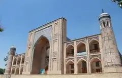 “Jo‘ybori kalon” madrasasi