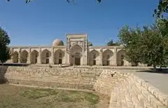 “Jo‘ybori kalon” madrasasi