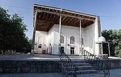 “Baland” masjidi