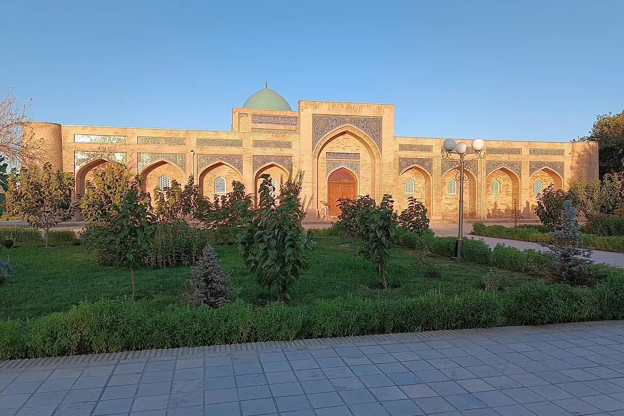 ODINA MASJIDI (Nasaf katta jome masjidi,Qarshi shahri, XlV asr).