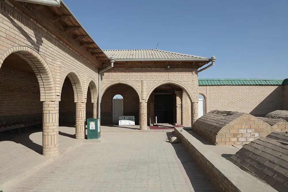 MUSOFIR OTA ZIYORATGOHI