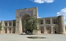 Ismoil Somoniy maqbarasi
